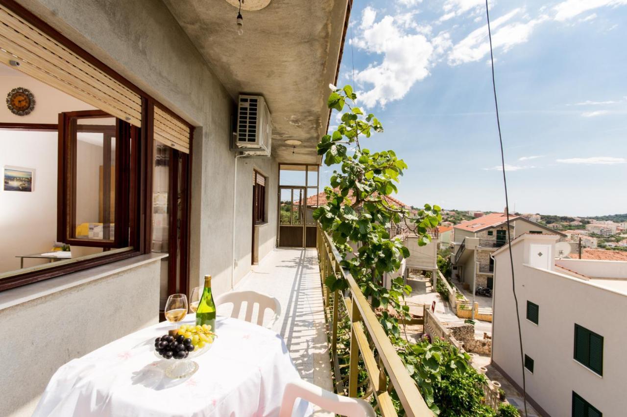 Apartmani Mila A1 & A2 & 3 Трогир Екстериор снимка
