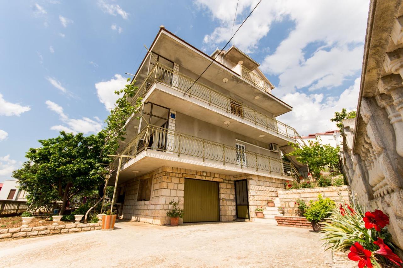 Apartmani Mila A1 & A2 & 3 Трогир Екстериор снимка