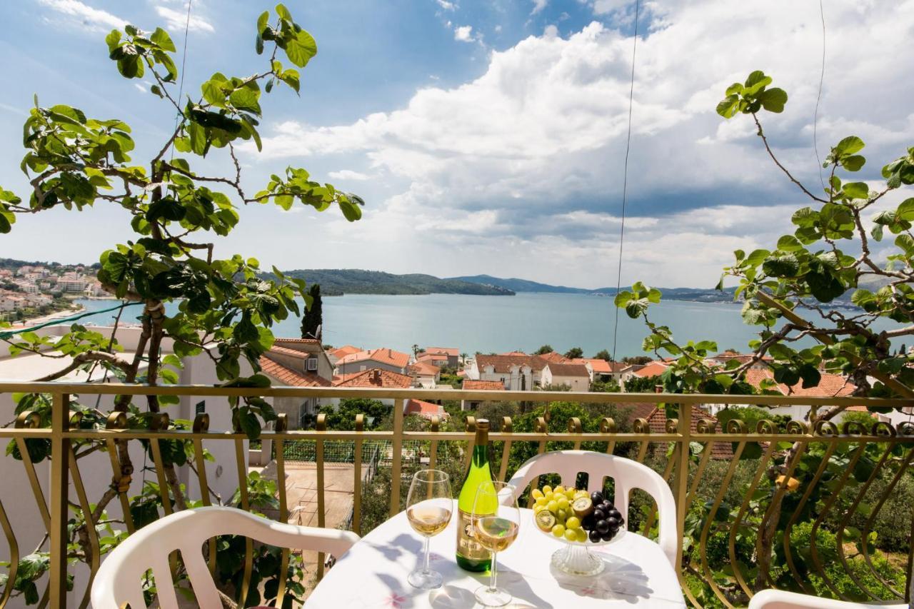 Apartmani Mila A1 & A2 & 3 Трогир Екстериор снимка