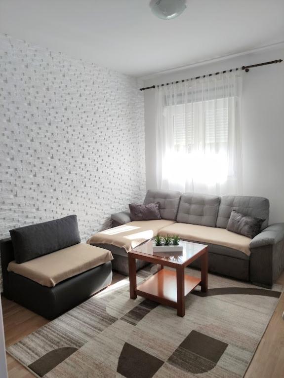 Apartmani Mila A1 & A2 & 3 Трогир Екстериор снимка