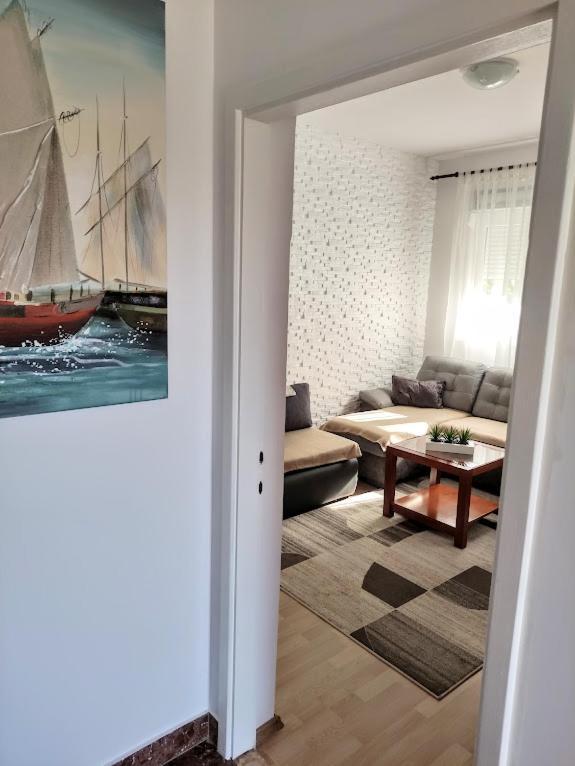 Apartmani Mila A1 & A2 & 3 Трогир Екстериор снимка