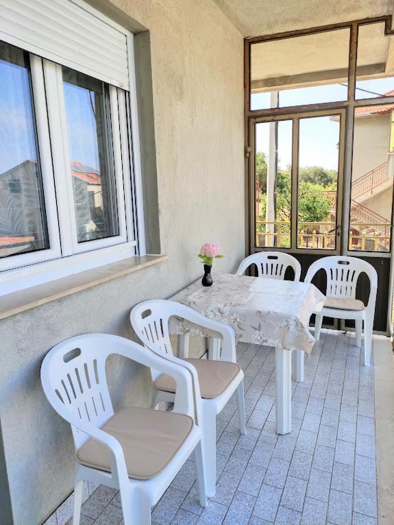 Apartmani Mila A1 & A2 & 3 Трогир Екстериор снимка