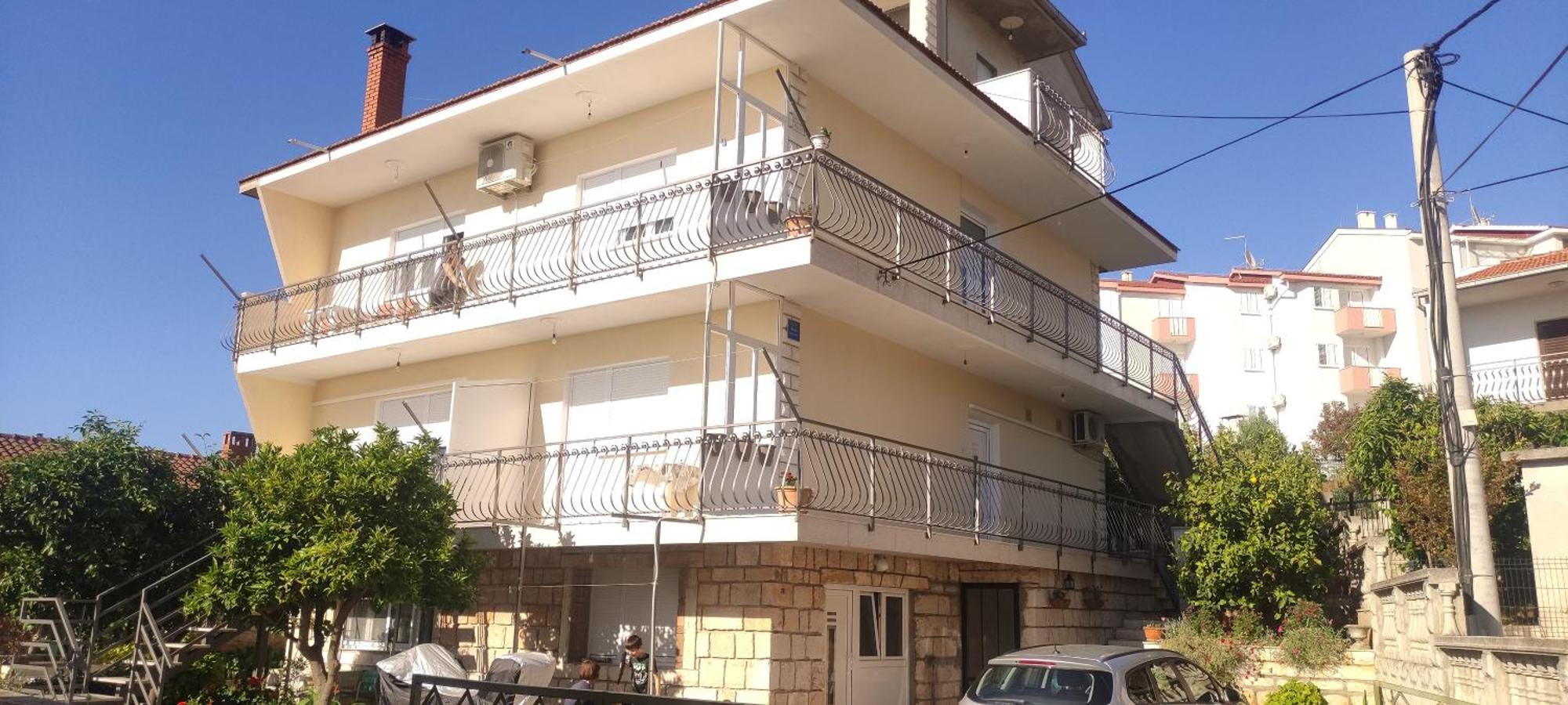 Apartmani Mila A1 & A2 & 3 Трогир Екстериор снимка